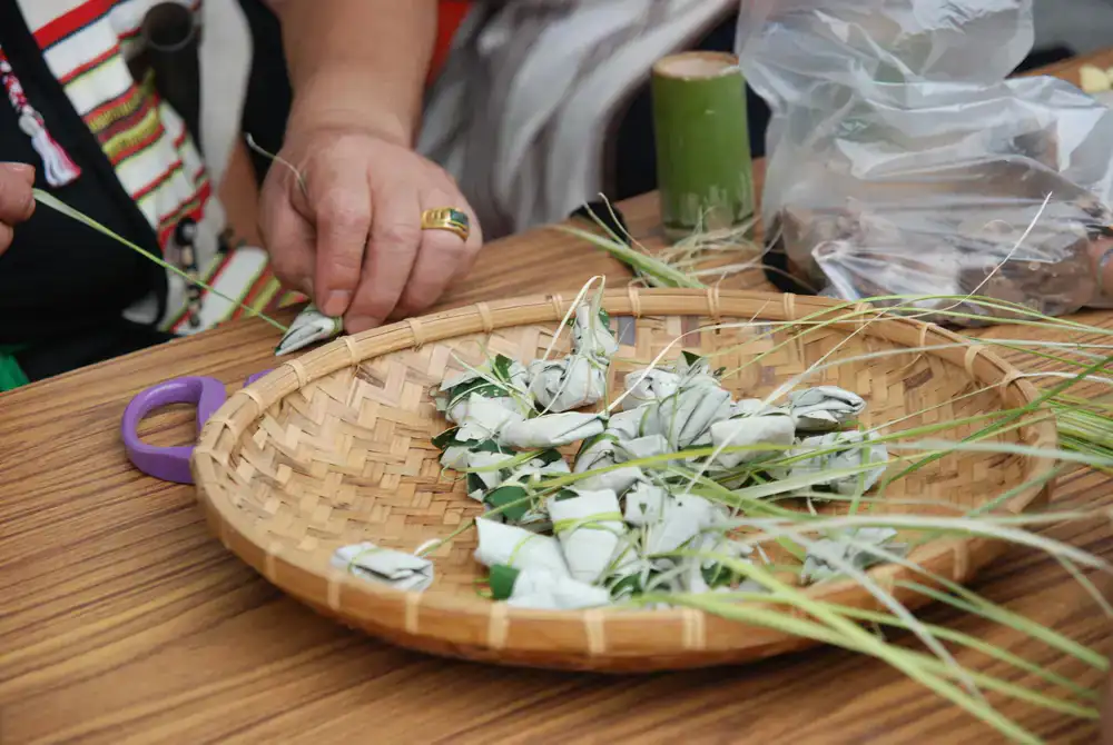 Demonstration of basic wrapping techniques